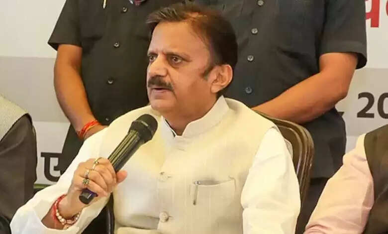 निर्माण कार्यों की नियमित समीक्षा करें, समयसीमा में करें कार्य पूर्ण: उप मुख्यमंत्री शुक्ल