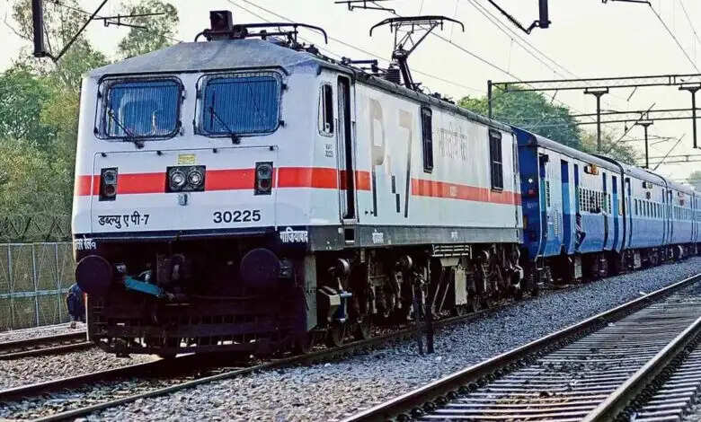 महाप्रबंधक ने भोपाल मंडल के कार्यो की समीक्षा एवं भोपाल&इटारसी रेलखंड का संरक्षा निरीक्षण