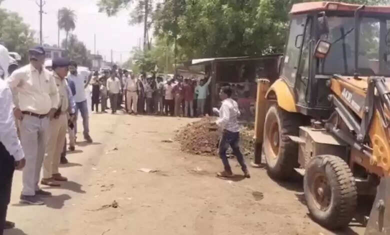 ग्वालियर के राम जानकी मंदिर की दो बीघा जमीन को प्रशासन ने अतिक्रमण मुक्त कराया