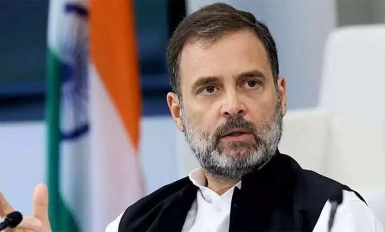 विपक्ष के नेता राहुल गांधी ने प्रधानंत्री नरेंद्र मोदी से संसद का विशेष सत्र बुलाने की मांग की