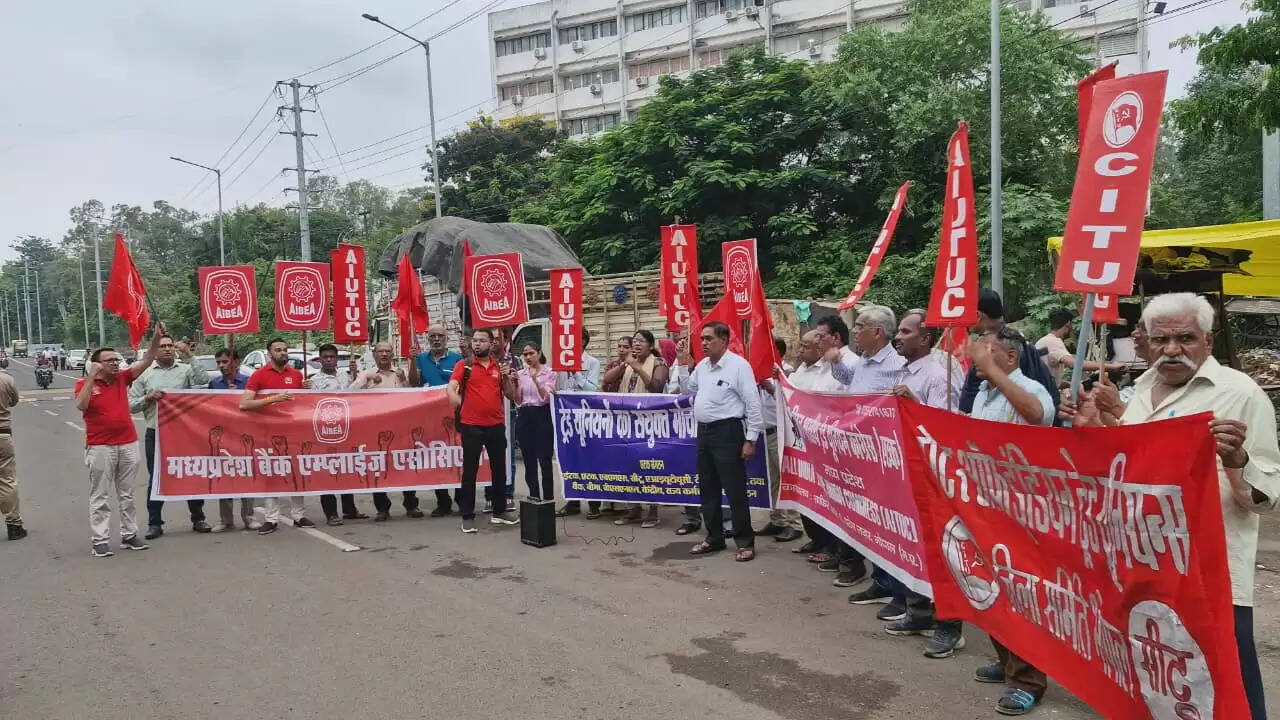 कॉरपोरेट लूट और निजीकरण के खिलाफ मजदूर-किसानों का हुंकार — भोपाल में संयुक्त मोर्चे का जोरदार प्रदर्शन