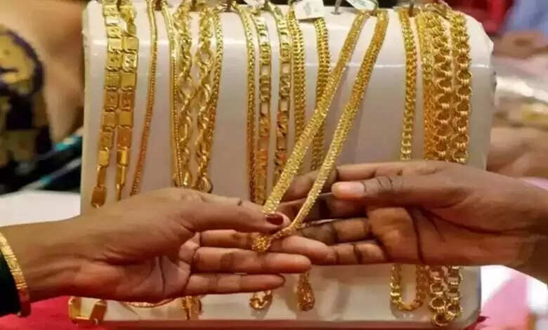 ऑपरेशन सिंदूर के बाद भारत-पाकिस्तान में चल रहे तनाव के बीच सोने-चांदी के भाव में आज बड़ी गिरावट