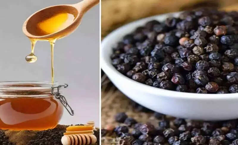 गले की खराश, सर्दी&जुकाम और खांसी के लिए रामबाण है शहद और काली मिर्च