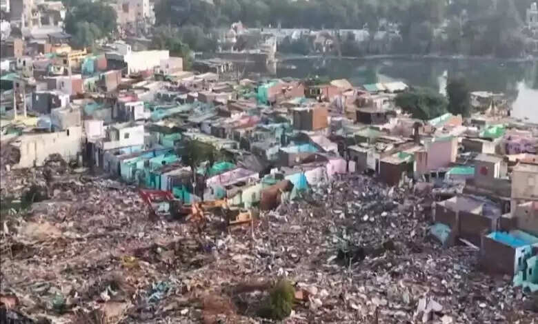 चंडोला में ‘मिनी बांग्लादेश’ पर मेगा बुलडोजर एक्शन, 8000 घर हुए  धवस्त, 3000 पुलिसकर्मी मौजूद