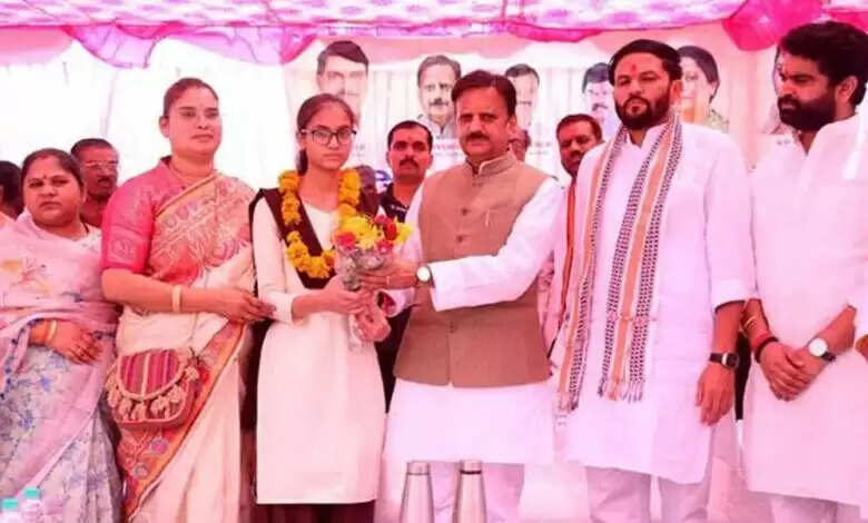 शिक्षा, स्वास्थ्य, रोजगार की उचित व्यवस्था करना सरकार का संकल्प : उप मुख्यमंत्री शुक्ल