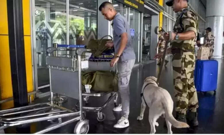 अंतरराष्ट्रीय एयरपोर्ट पर मची अफरा-तफरी, एयरपोर्ट पर फोन करके दावा किया कि विमान में बम है