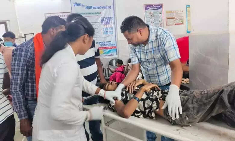 बलरामपुर जिले के कुसमी-चांदो मार्ग के कंठी घाट पर बरातियों से भरी बस नीचे गिरी, तीन की मौत, पांच दर्जन घायल