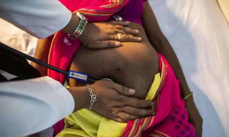 भारत में मातृ मृत्यु दर 130 प्रति लाख जन्मों से उल्लेखनीय रूप से घटकर 93 हो गई : केंद्र सरकार
