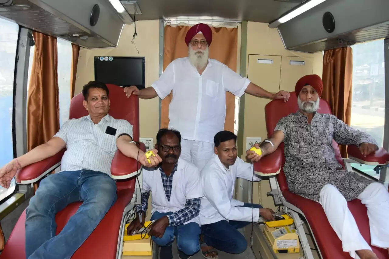 सेना के सम्मान में भोपाल चेंबर ऑफ कॉमर्स ने आयोजित किया रक्तदान शिविर, व्यापारियों ने बढ़-चढ़कर किया सहभाग