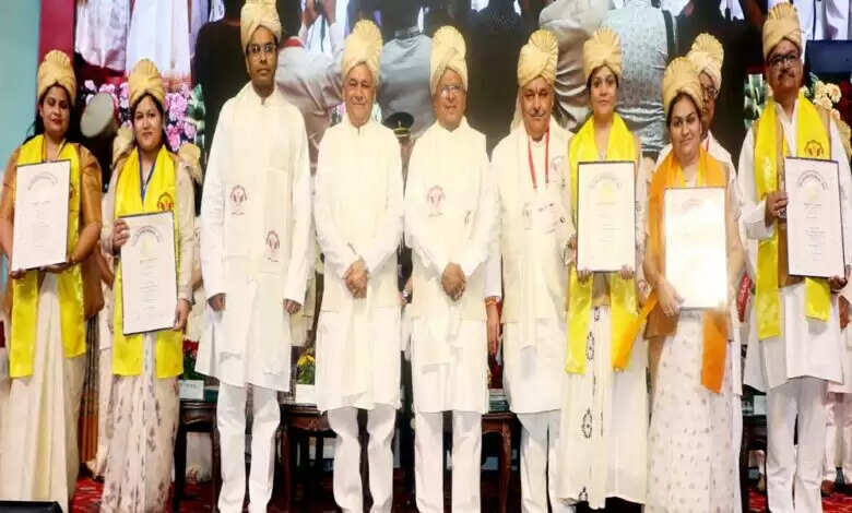 समाज के लिए उपयोगी और सक्षम व्यक्ति बनाना ही शिक्षा : राज्यपाल पटेल