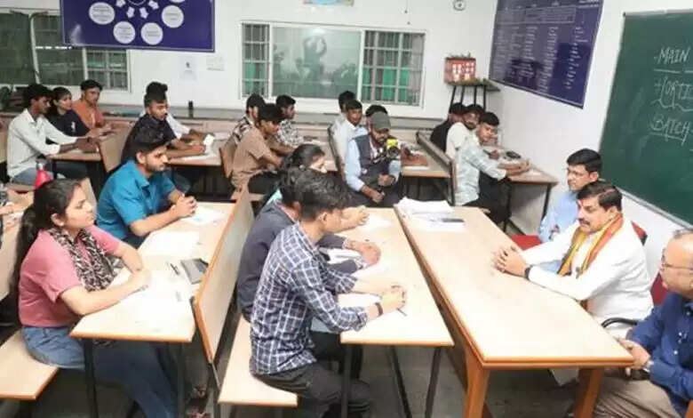 मुख्यमंत्री डॉ. यादव ने होल्कर साइंस कॉलेज के विद्यार्थियों से किया संवाद