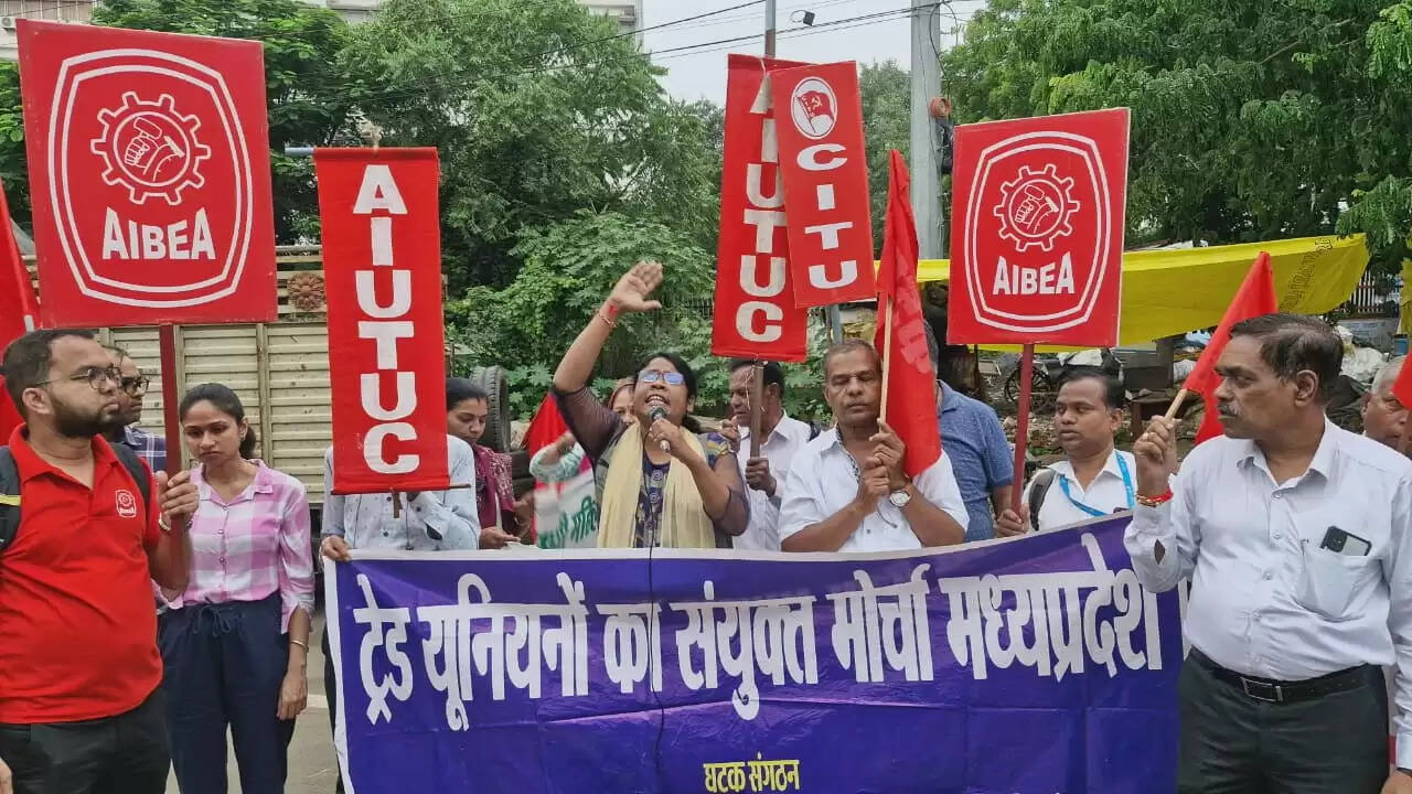 कॉरपोरेट लूट और निजीकरण के खिलाफ मजदूर-किसानों का हुंकार — भोपाल में संयुक्त मोर्चे का जोरदार प्रदर्शन
