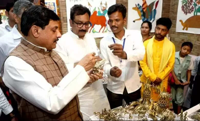 जनजातीय कला और कलाकारों पर है मां सरस्वती का आशीष : मुख्यमंत्री डॉ. यादव