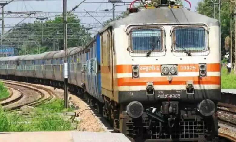 09467/09468 अहमदाबाद–पटना–अहमदाबाद साप्ताहिक ग्रीष्मकालीन विशेष ट्रेन (02-02 ट्रिप)