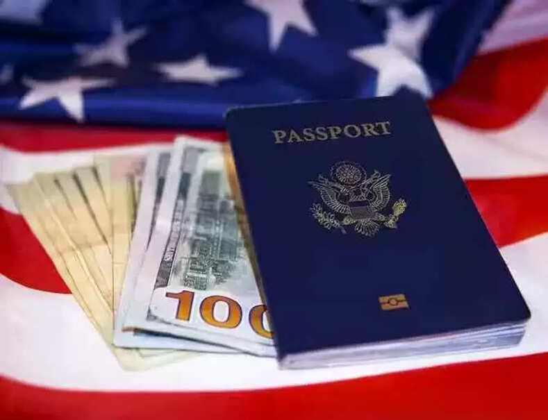 H-1B Visa Bill 2026 Shock: ट्रम्प समर्थित नए बिल से भारतीयों पर बड़ा असर, 3 साल रोक और कोटा घटाकर 25 हजार करने का प्रस्ताव
