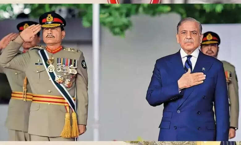 पाकिस्तान में मुनीर को हटाकर नया सैन्य तानाशाह आ जाए, आंशिक लोकतंत्र भी खत्म हो जाए !