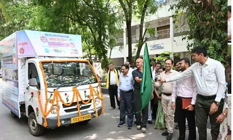 कलेक्टर ने डेंगू जागरूकता के लिए प्रचार रथ को दिखाई हरी झंडी
