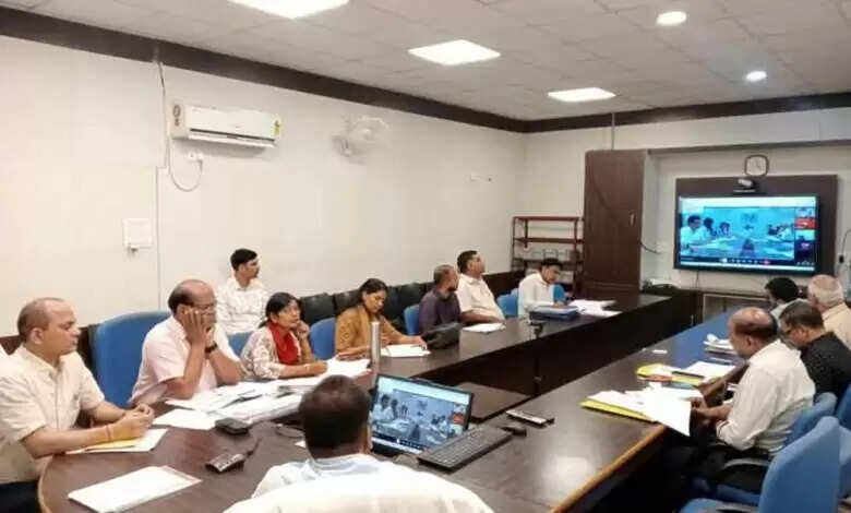 दलहन-तिलहन फसलों के साथ मोटे किस्म के अनाज उत्पादन के क्षेत्र विस्तार को प्राथमिकता दें : कमिश्नर बीएस जामोद
