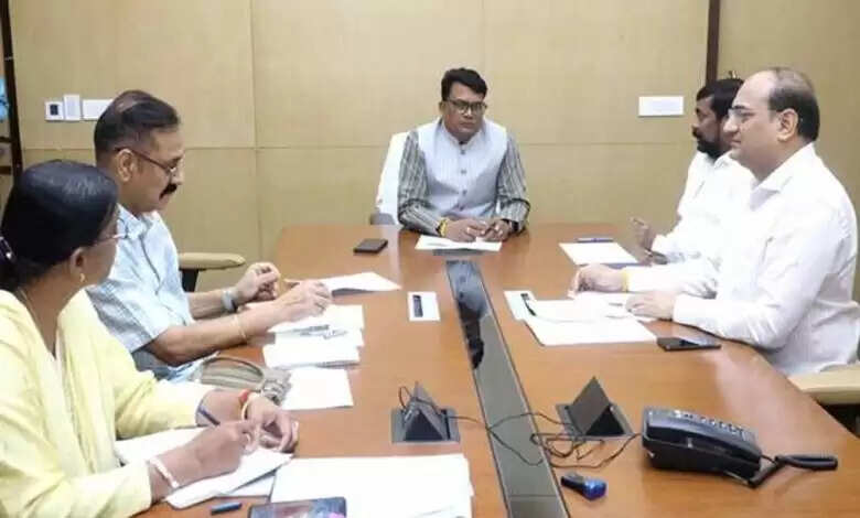विभाग की जनकल्याणकारी योजनाओं के लिए आवंटित बजट का शत-प्रतिशत करें उपयोग : मंत्री चौहान