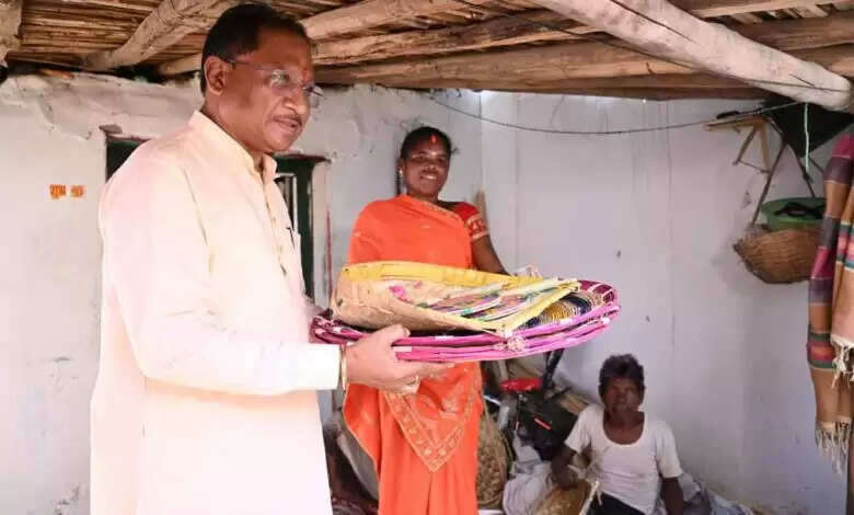 मुख्यमंत्री विष्णु देव साय ने परिवार में शादी के लिए कुलेश्वरी कमार से खरीदा पर्रा, धुकना और सुपा