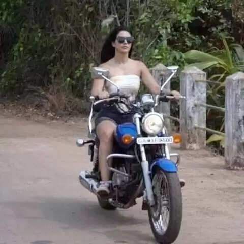 प्रशंसक वरीना हुसैन को एक एक्शन फिल्म में देखने का बेसब्री से इंतजार कर रहे है अभिनेत्री ने किया यह चकित कर देना वाला काम बड़ी ही आसानी से; अधिक जानने के लिए अभी वीडियो देखें