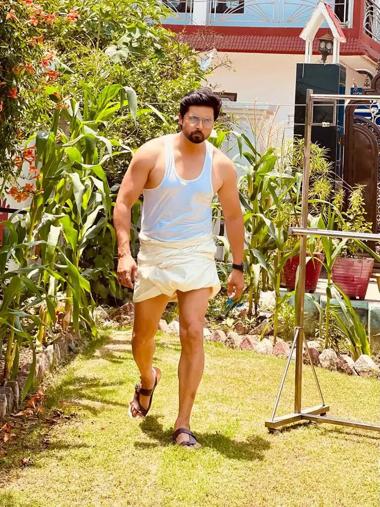 धोती गंजी में वायरल हुआ विक्रांत सिंह राजपूत की तस्वीर, फैंस ने बताया साउथ वाला लुक